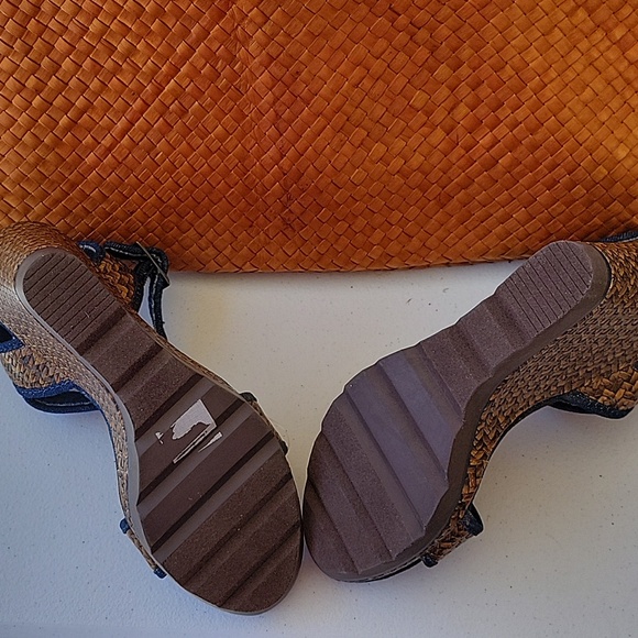 Skechers High Heel Stripey Platform Sandals Size 7 - Picture 6 of 8